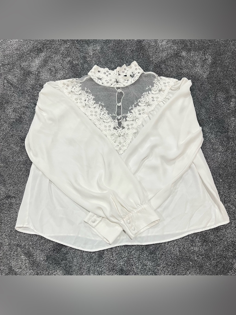 Forever 21 Contemporary white long-sleeve Lace Neck Blouse size L